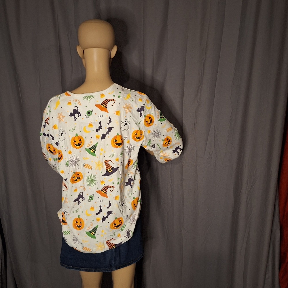 Halloween women's top / size large/ 3/4 sleeves white with Halloween designs - Picture 7 of 7